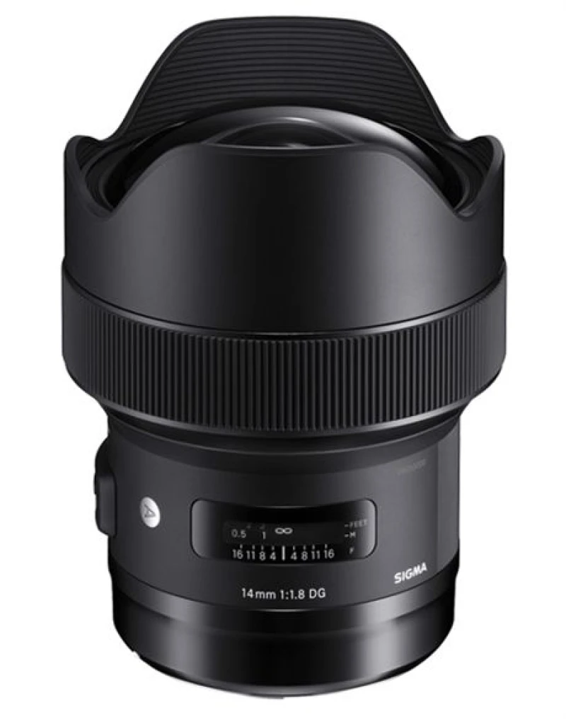 14mm F1.8 DG HSM Art (Canon EF) av Sigma.